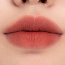 Load image into Gallery viewer, Rom&amp;nd Zero Matte Lipstick 02 All That Jazz

